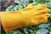 Picture of Well-crafted natural cowhide heat insulation and high temperature resistance plus cotton-filled safety gloves